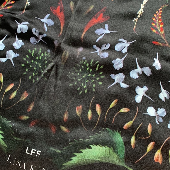 🔥🔥🔥Lisa King and London Flower School silk scarf NEW🔥🔥🔥 - Picture 3 of 5